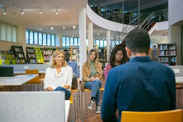 Especialista em NR: Requisitos e Importância para Operadores de Empilhadeira
